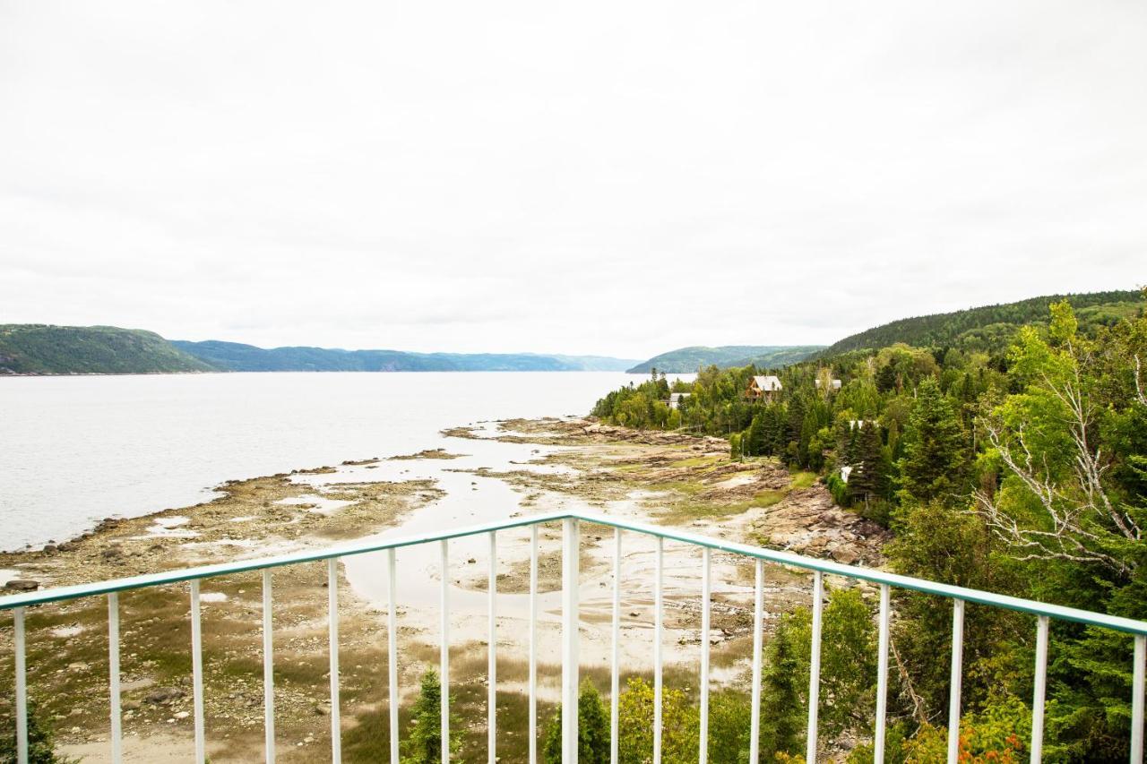 Auberge De La Riviere Saguenay La Baie Exterior photo