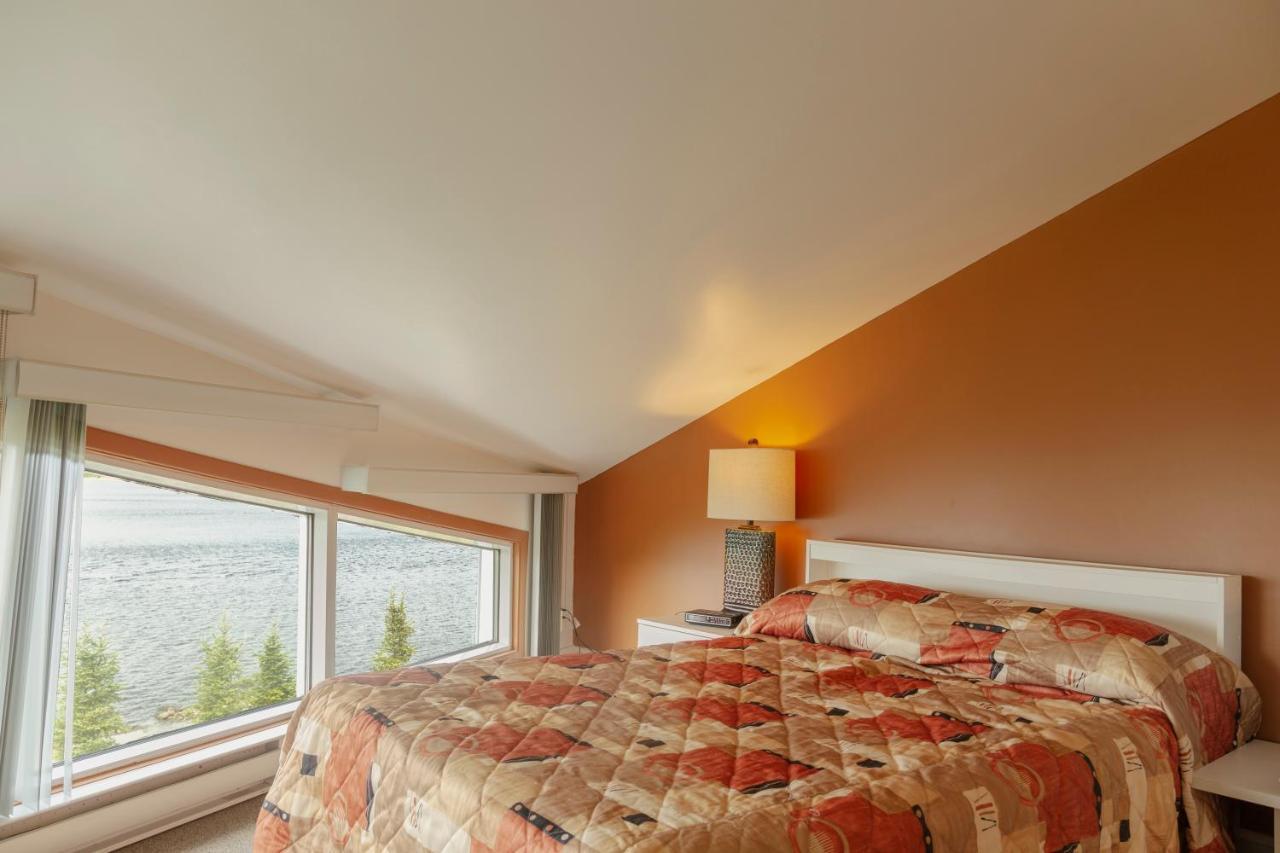 Auberge De La Riviere Saguenay La Baie Exterior photo