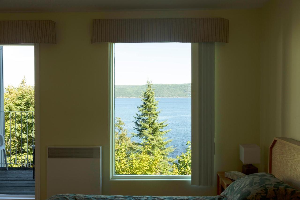 Auberge De La Riviere Saguenay La Baie Exterior photo